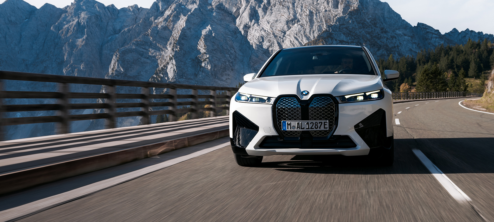 THE ALL-ELECTRIC BMW iX xDrive50